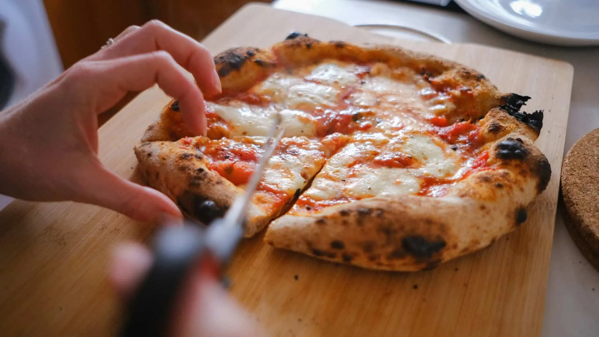 Sourdough Pizza: Redefining Texture & Nutritional Balance in the New Wave of Italian Culinary
