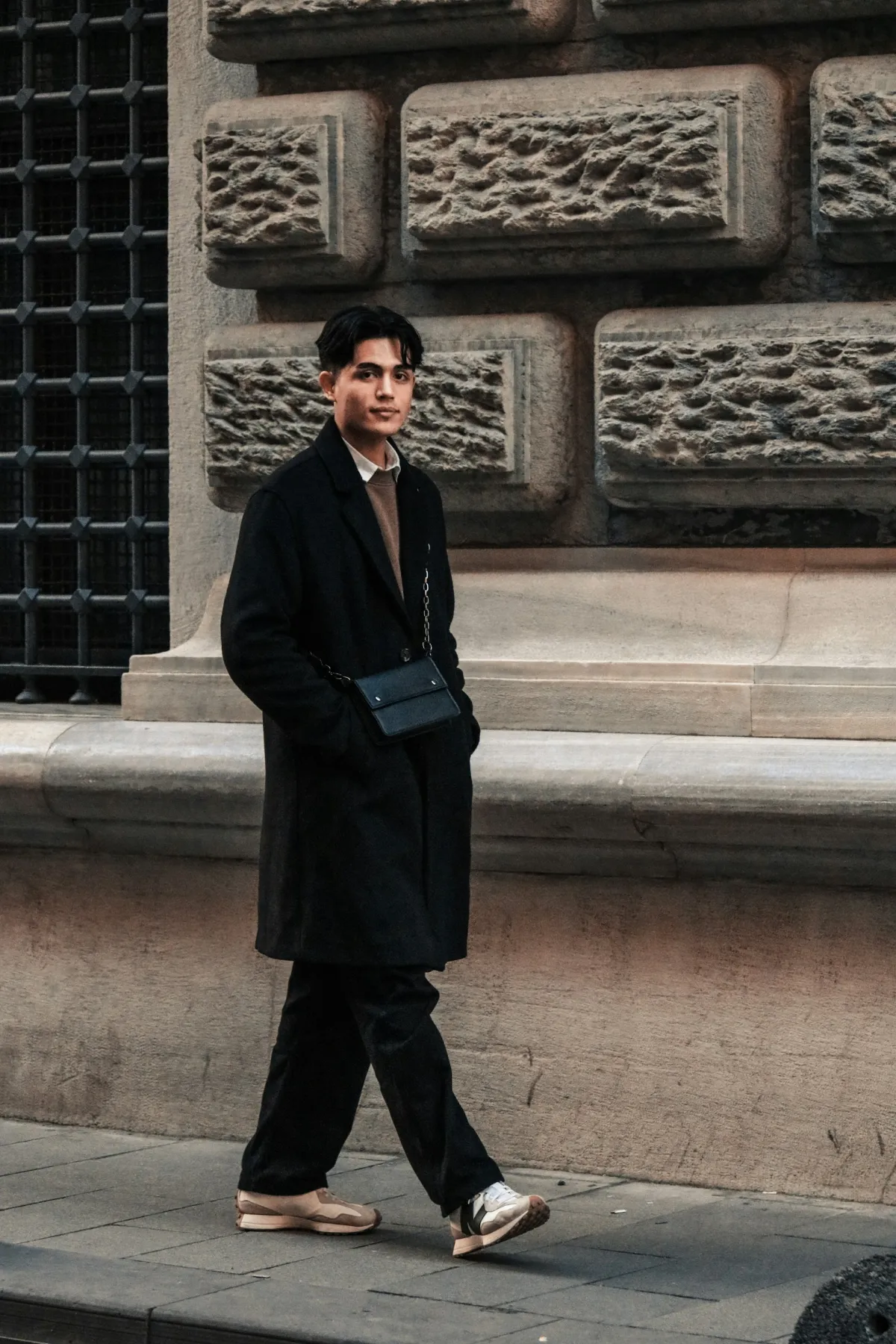 Minimalist Crossbody Bag: A Sleek Accent for High Urban Mobility