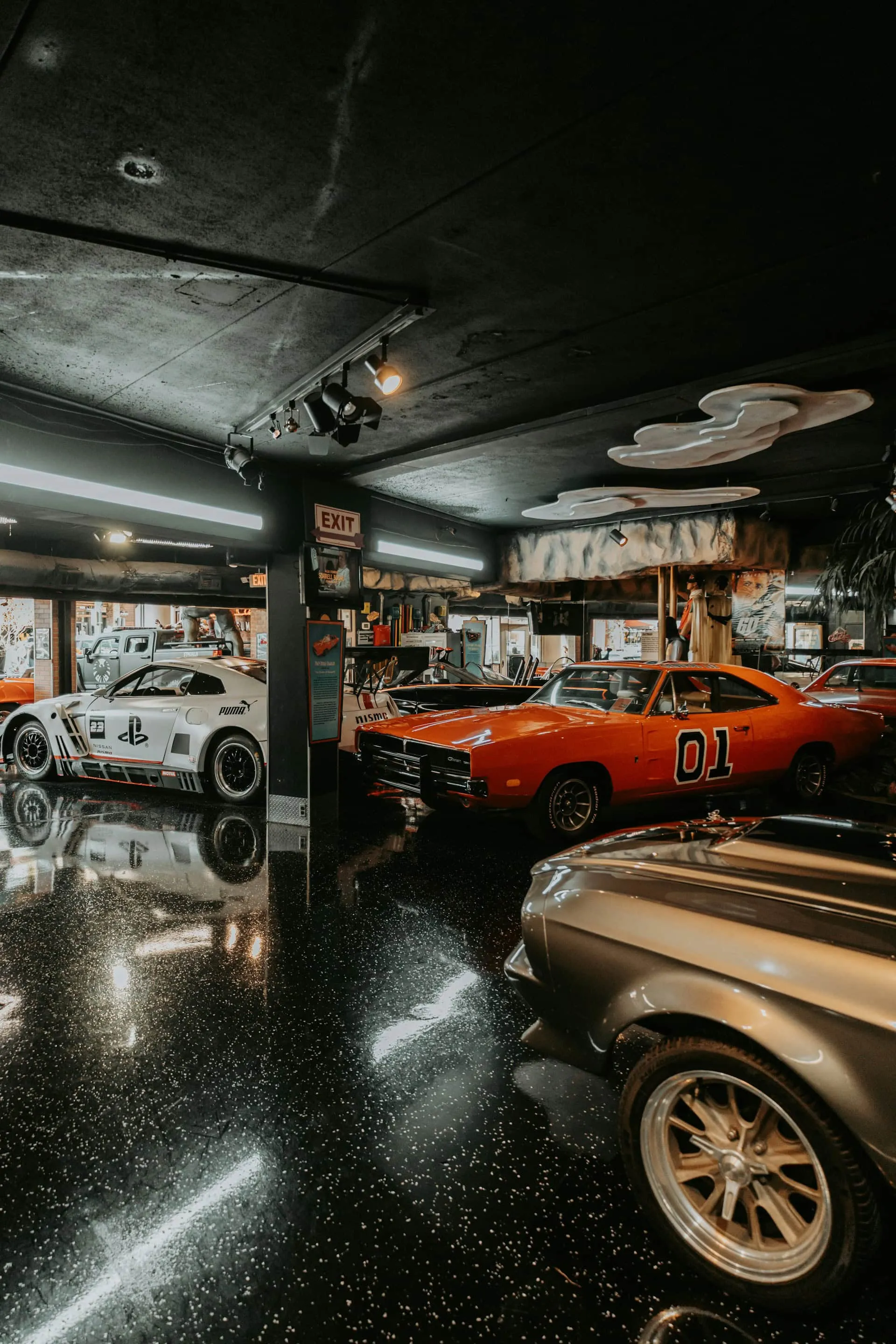 Automotive Curatorship: Ketika Garasi Menjelma Menjadi Galeri Seni Pribadi