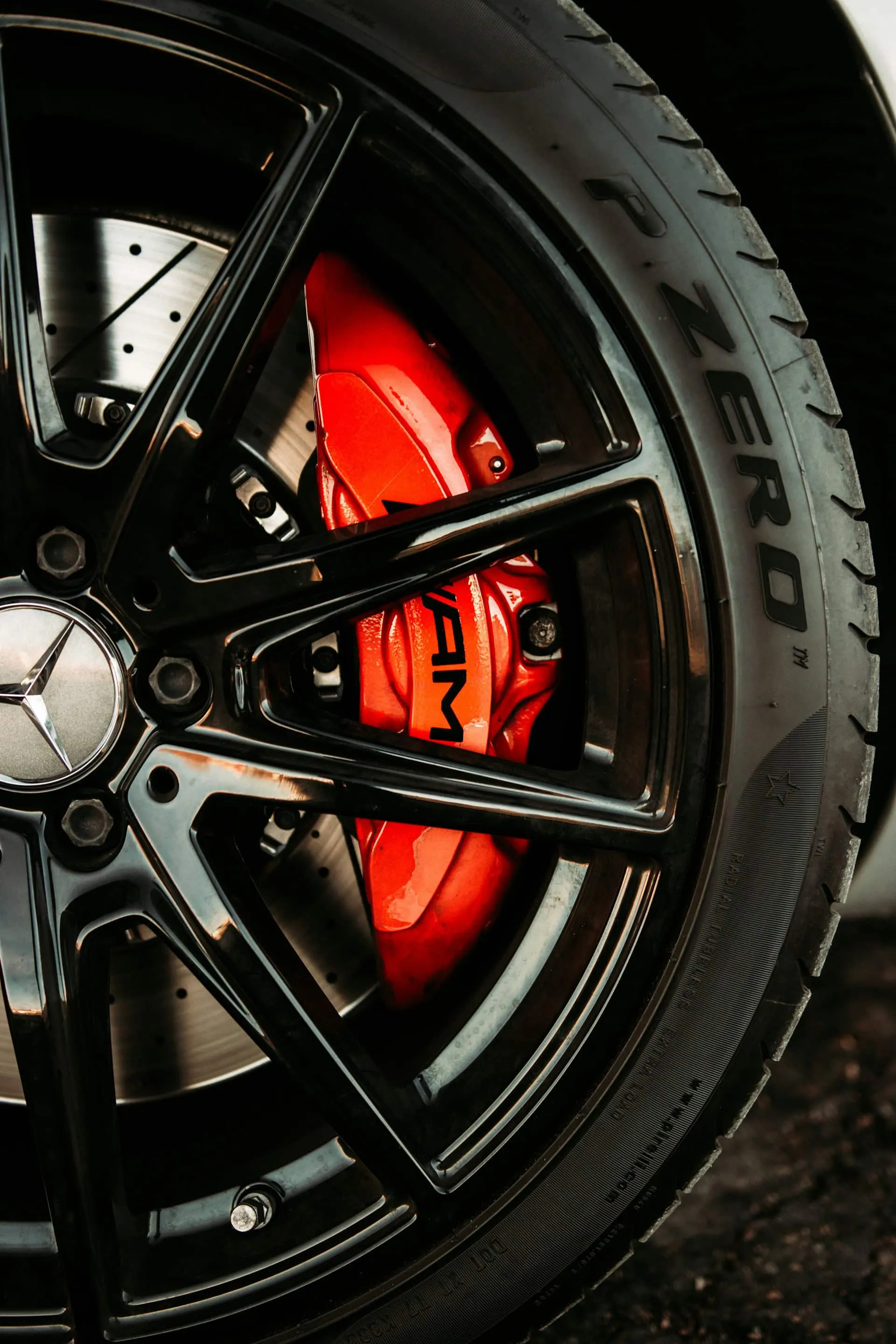 Smart Tire Technology: Your Vehicle’s New Sense on the Asphalt