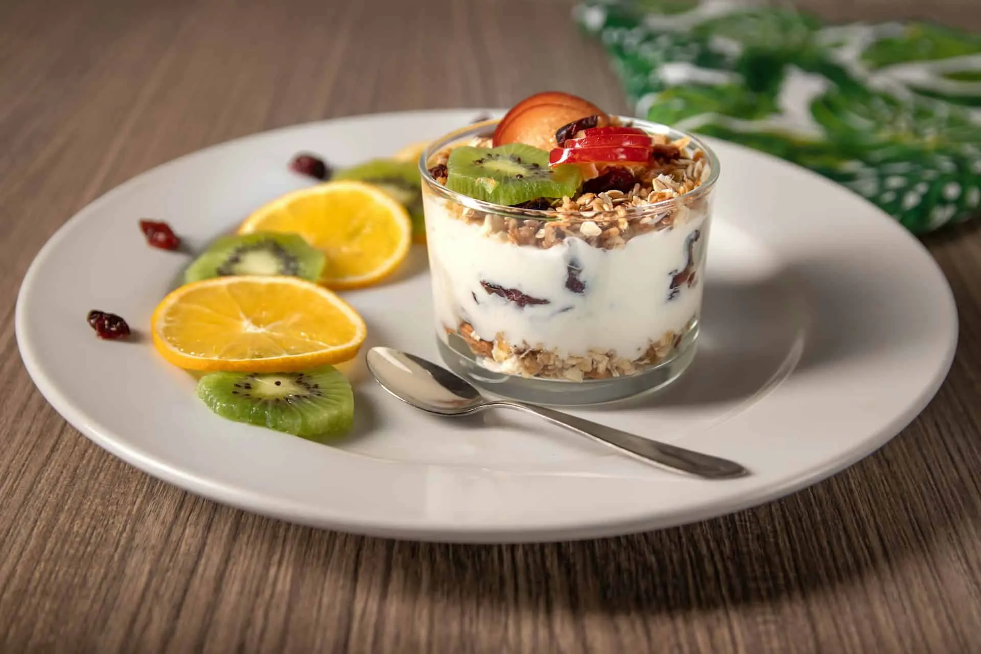 Seasonal Fruit Parfait: Ledakan Kesegaran Alami dalam Setiap Lapisan