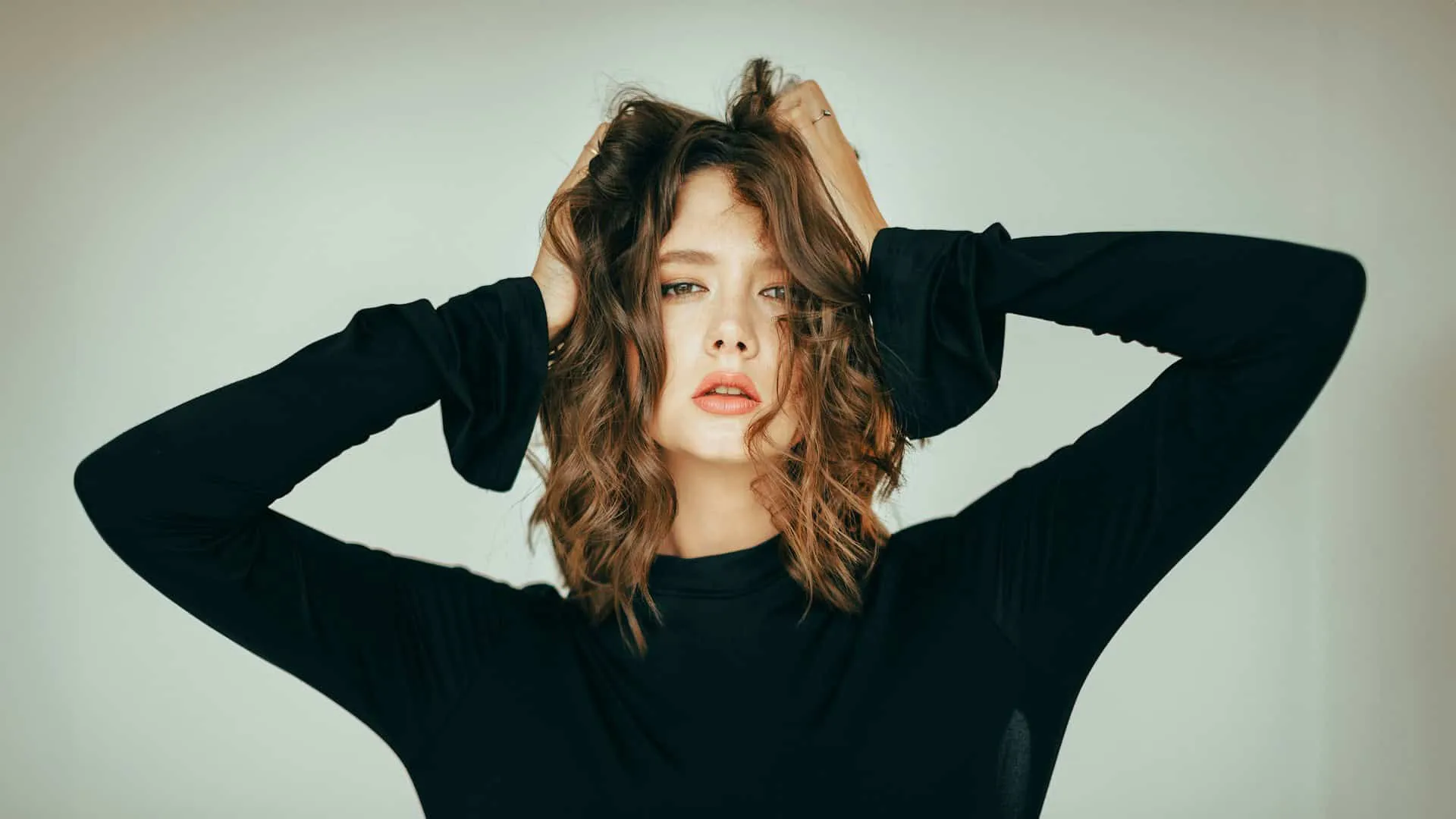 The Return of Lightweight Textures: Why Hair Milk is the New Standard in Modern Hair Hydration Rituals?