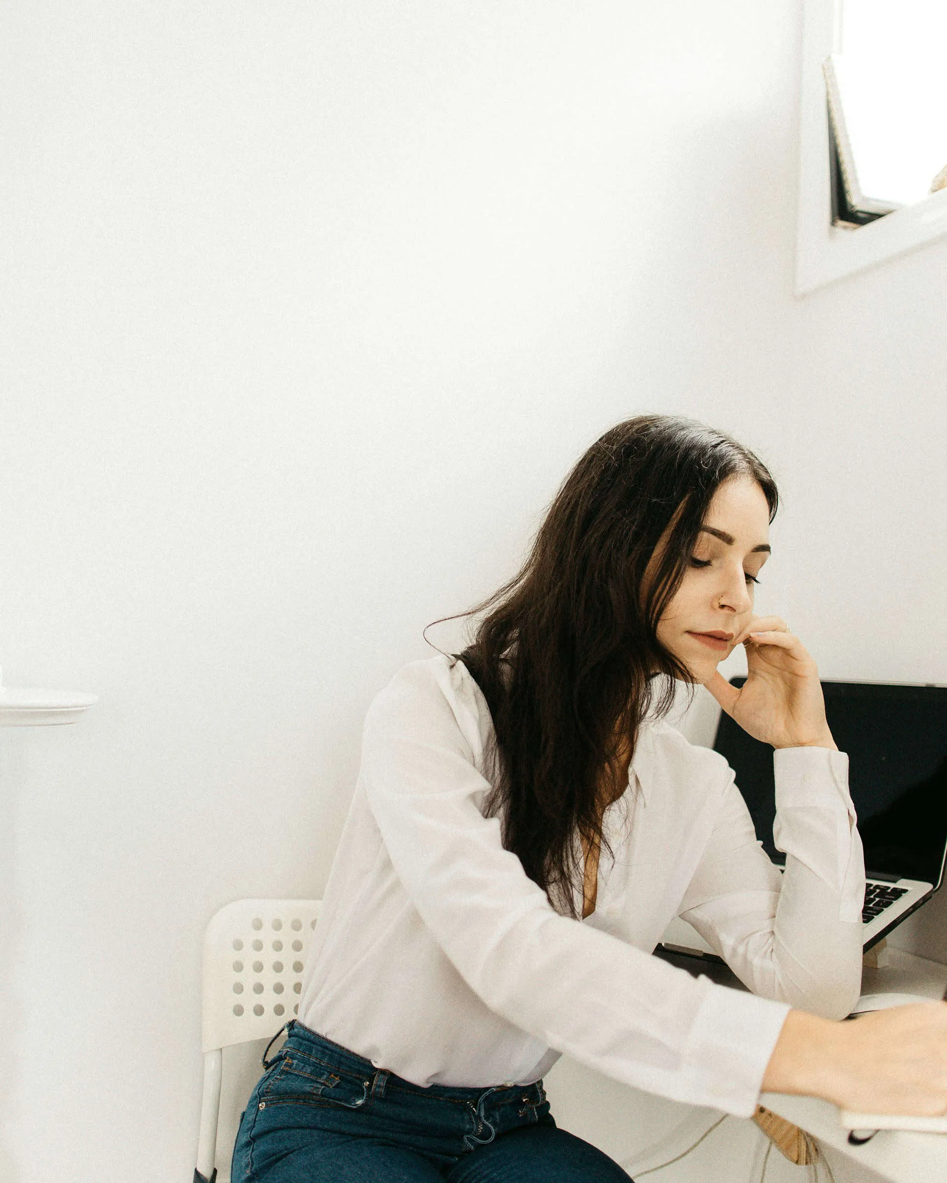 Virtual Headquarters: Navigating the Decentralized Business Model